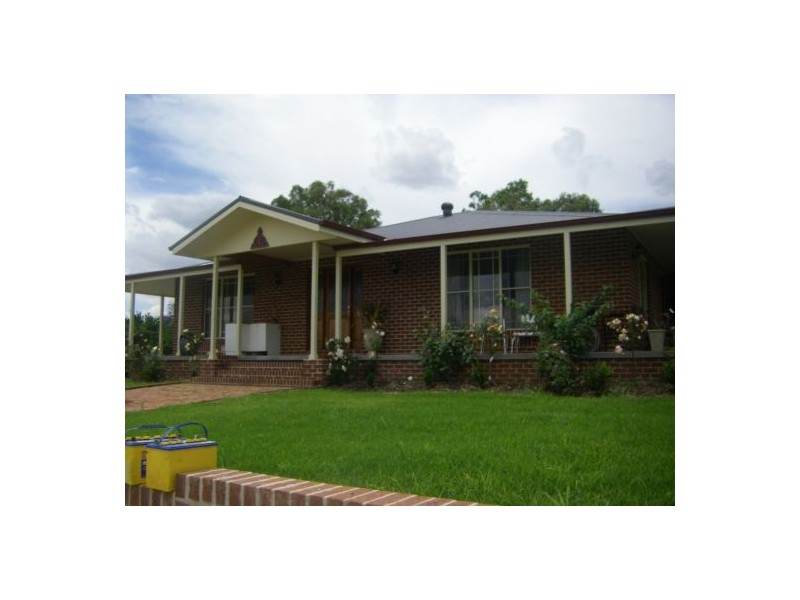 3 CURLEW CRES, Tamworth NSW 2340