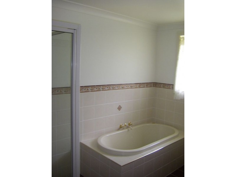 3 CURLEW CRES, Tamworth NSW 2340