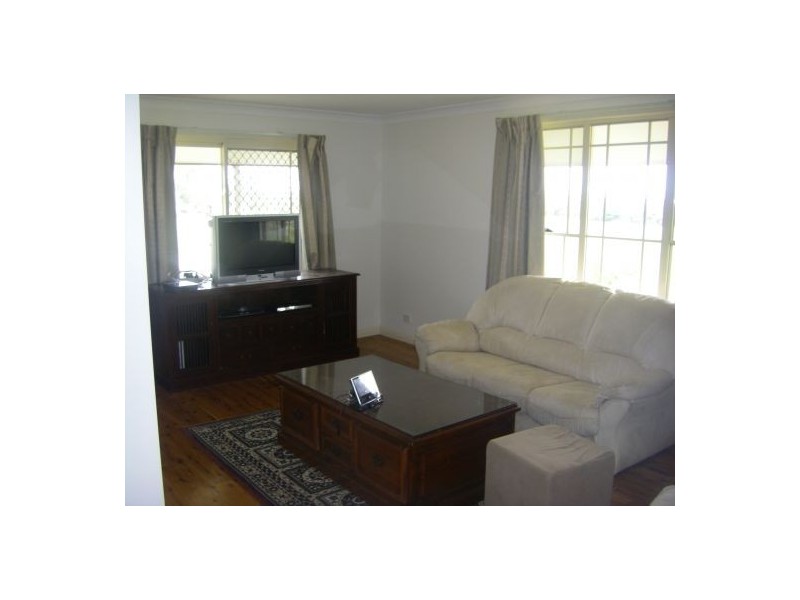 3 CURLEW CRES, Tamworth NSW 2340