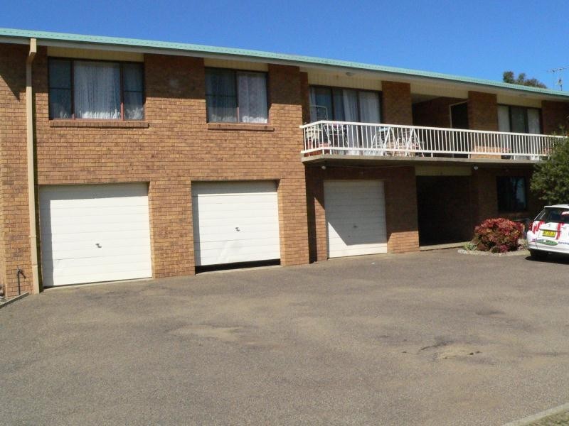 1/4 Illoura Street, Tamworth NSW 2340