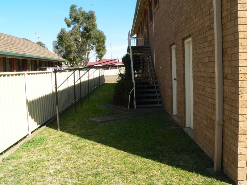 1/4 Illoura Street, Tamworth NSW 2340