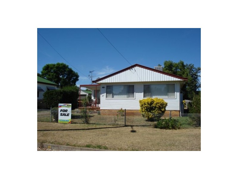24  Oak Street, Tamworth NSW 2340