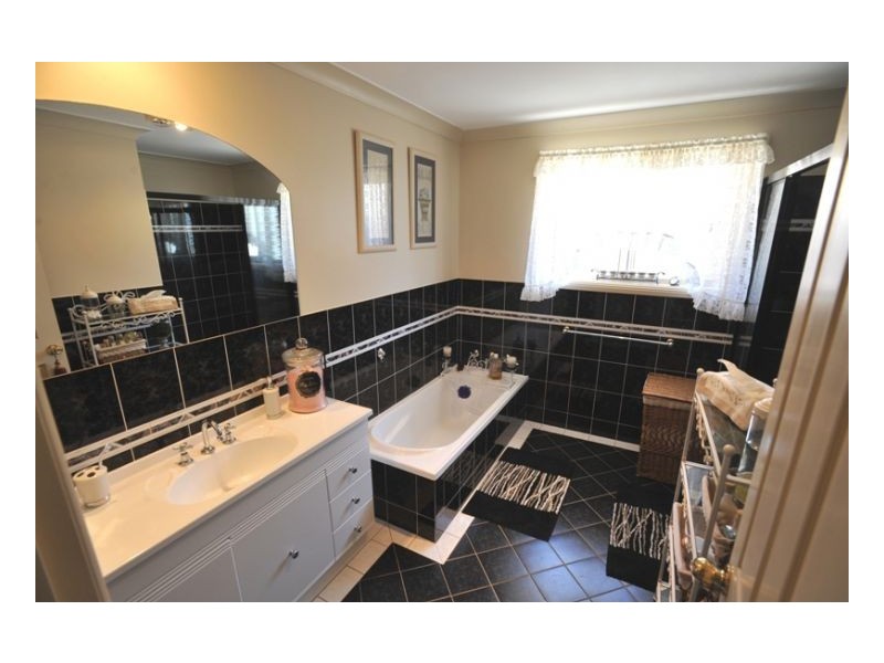 12 Wayamba Close, Tamworth NSW 2340