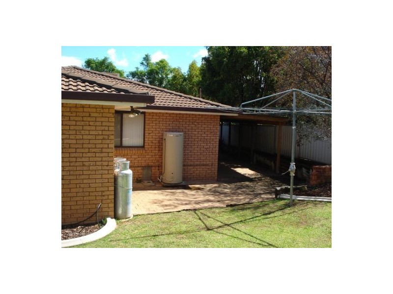 2  Jacaranda Place, Tamworth NSW 2340
