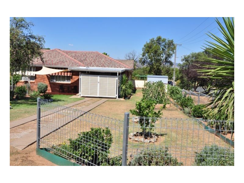 2/25 Erwin Street, Tamworth NSW 2340