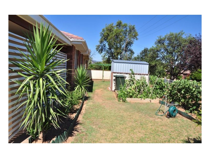 2/25 Erwin Street, Tamworth NSW 2340