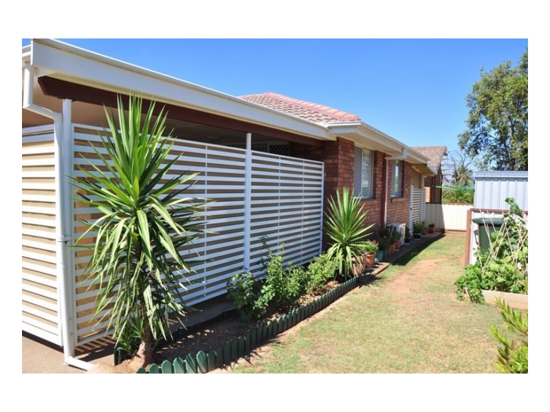 2/25 Erwin Street, Tamworth NSW 2340