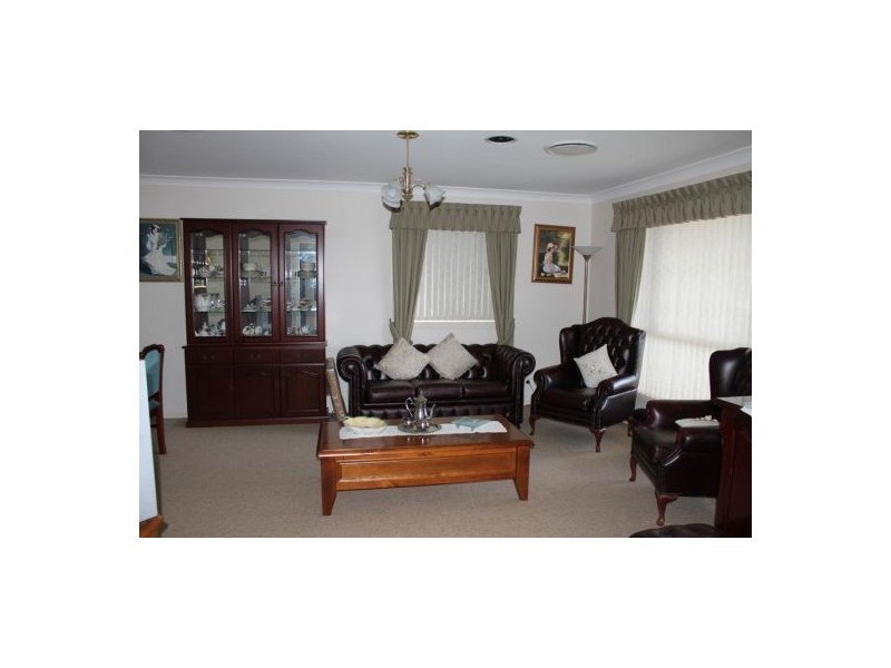 6 Warrabah Close, Tamworth NSW 2340