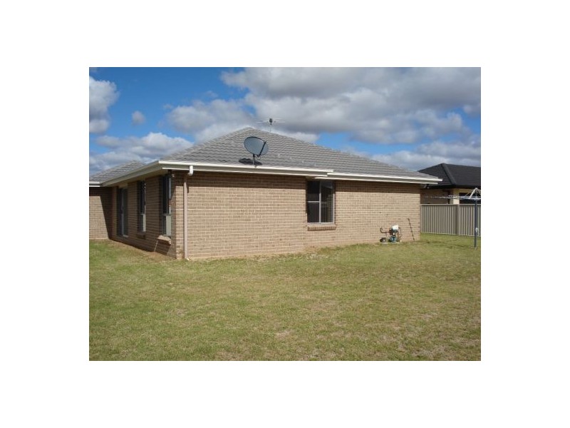 4 Lindsay Road, Tamworth NSW 2340