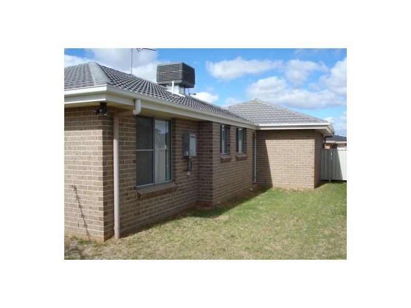 4 Lindsay Road, Tamworth NSW 2340
