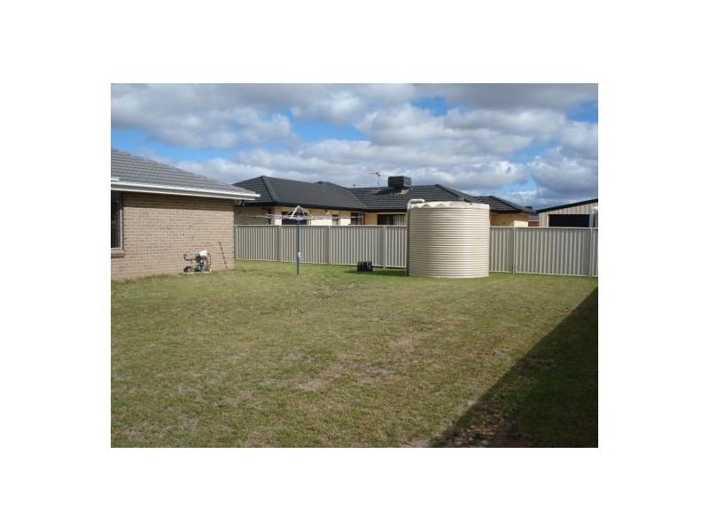 4 Lindsay Road, Tamworth NSW 2340