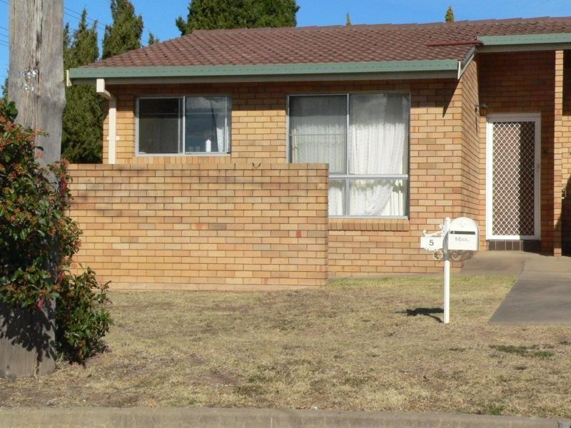 5/173 Goonoo Goonoo Rd, Tamworth NSW 2340