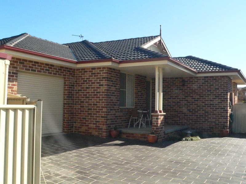 8A MERRINNE PLACE, Tamworth NSW 2340