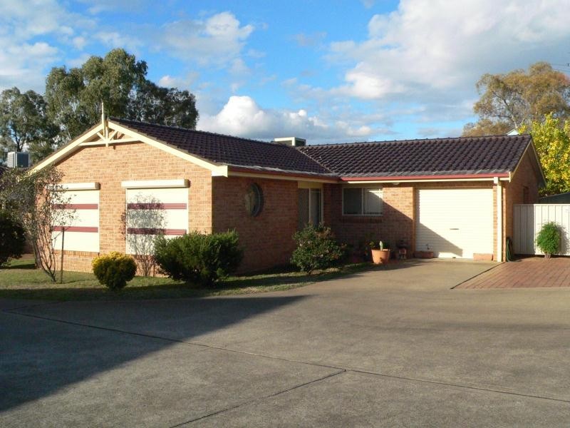 2/5 Gunn Place, Tamworth NSW 2340