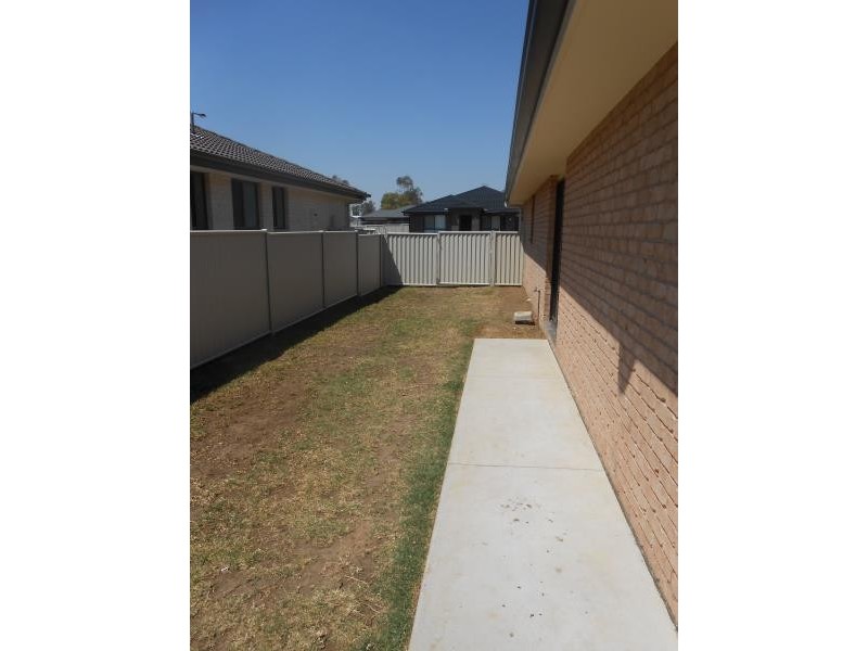 5 Stokes Ave, Westdale NSW 2340