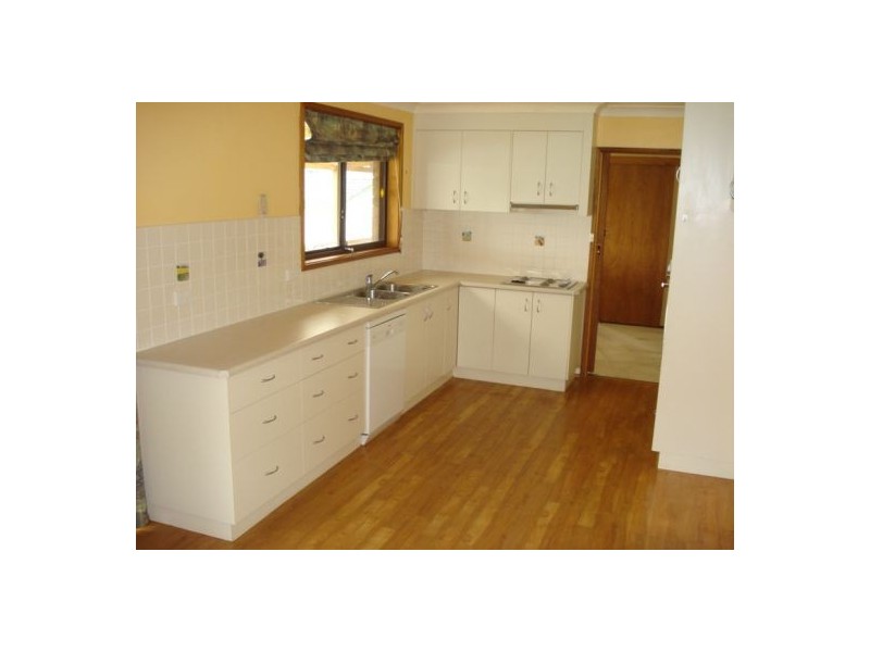 11 Brolga Way, Tamworth NSW 2340