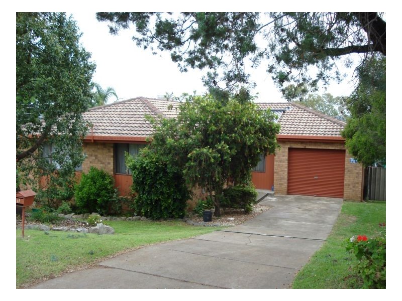 11 Brolga Way, Tamworth NSW 2340