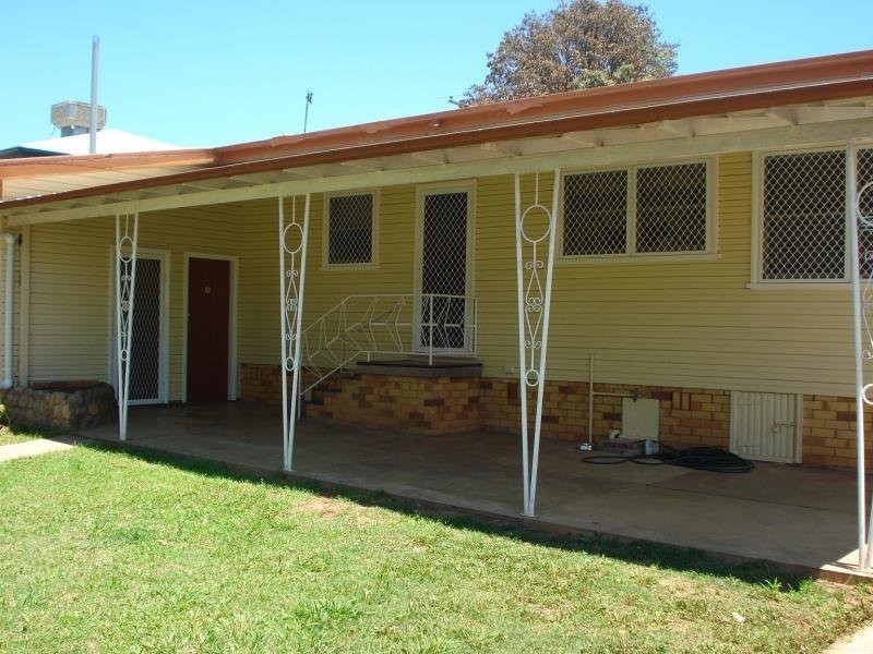 11 Croydon Ave, Tamworth NSW 2340