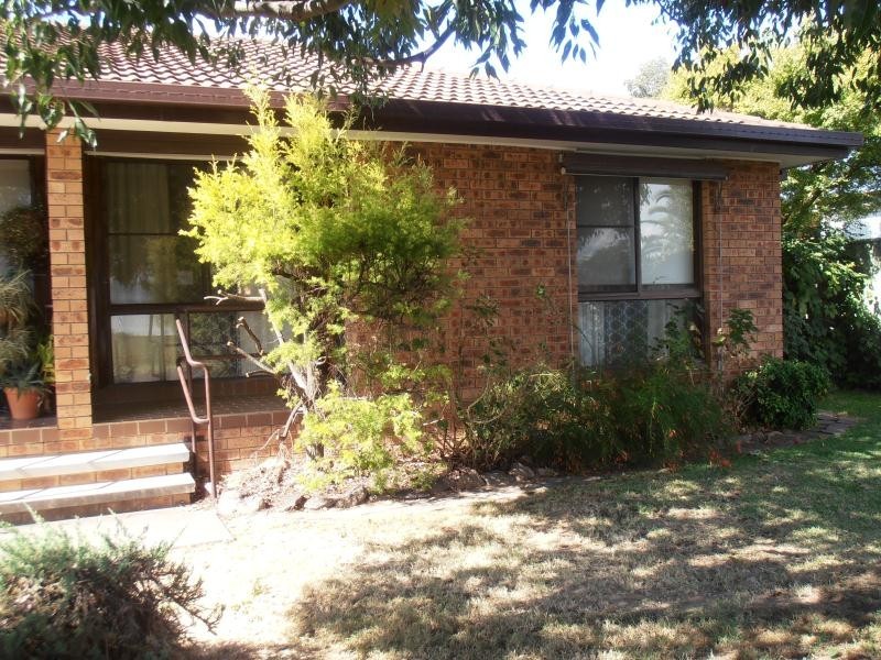 2/62 Griffen Ave, Tamworth NSW 2340