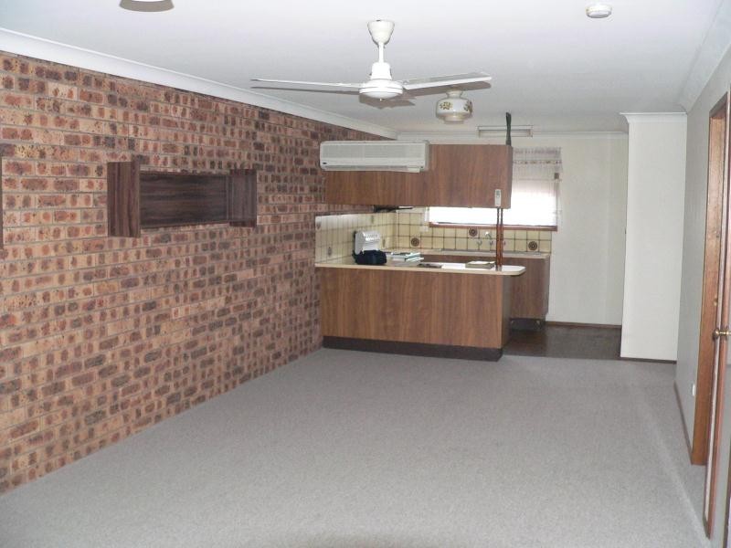 2/62 Griffen Ave, Tamworth NSW 2340