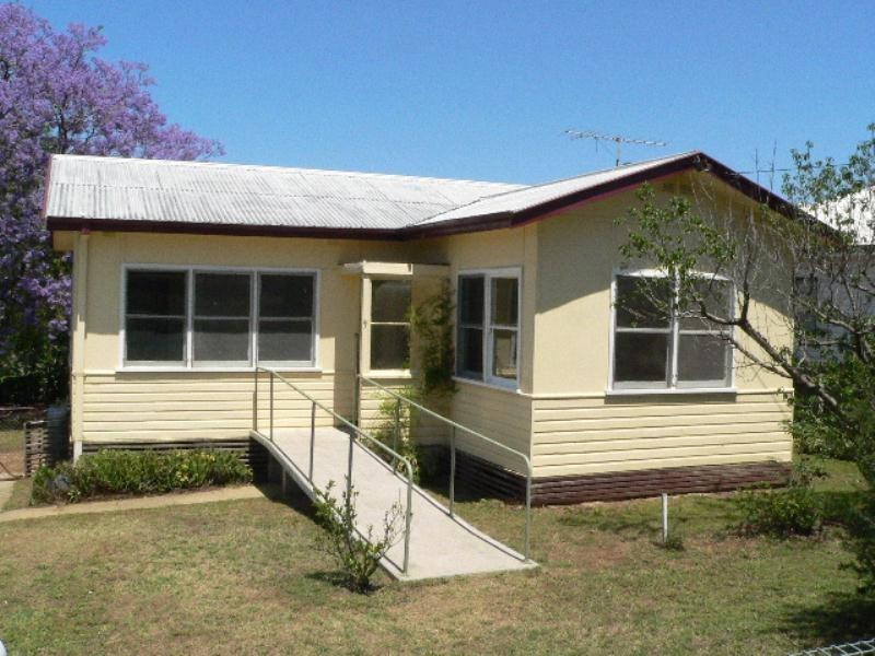 9 Peel Street, Tamworth NSW 2340