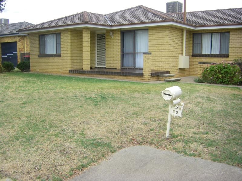 30 Waree drive, Tamworth NSW 2340