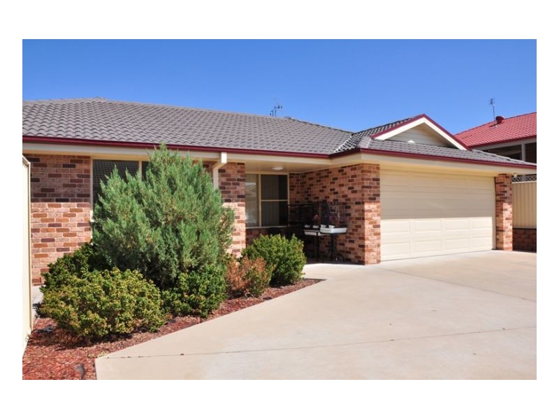 2/70 Grant Street, Tamworth NSW 2340