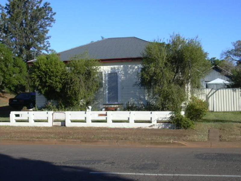 2 Barnes Street, Tamworth NSW 2340