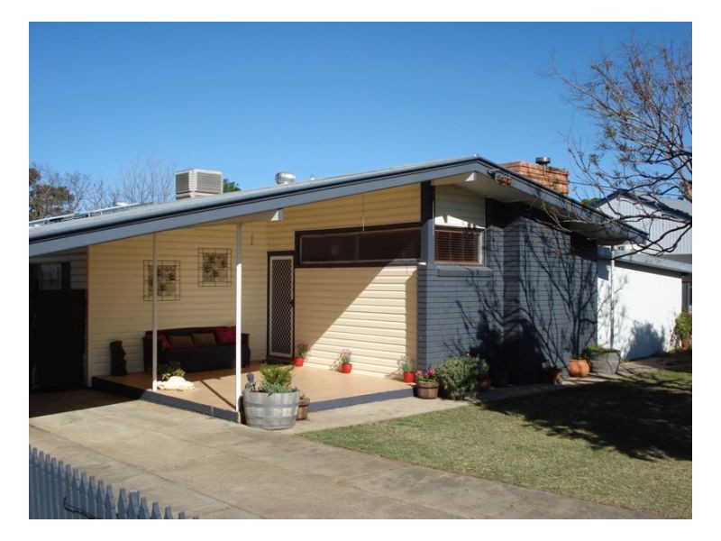 18 Diane Street, Tamworth NSW 2340