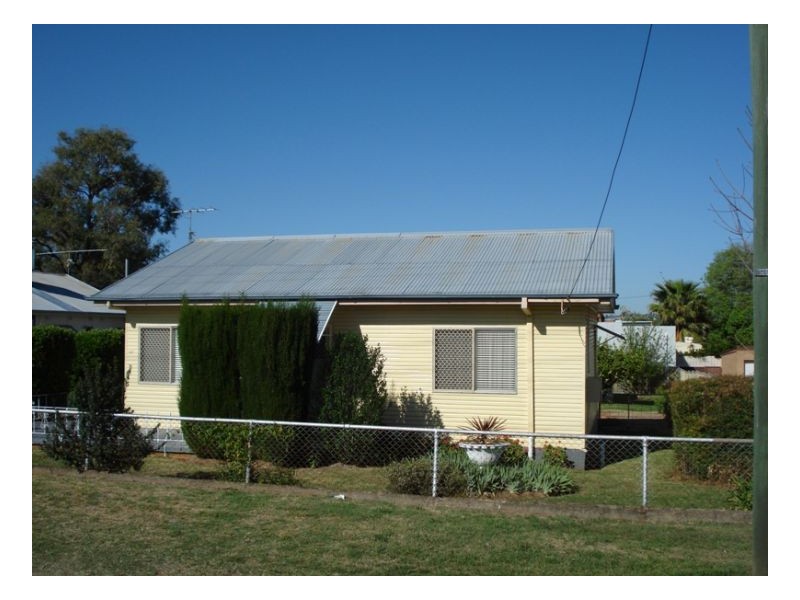 37 Byrnes Avenue, Tamworth NSW 2340