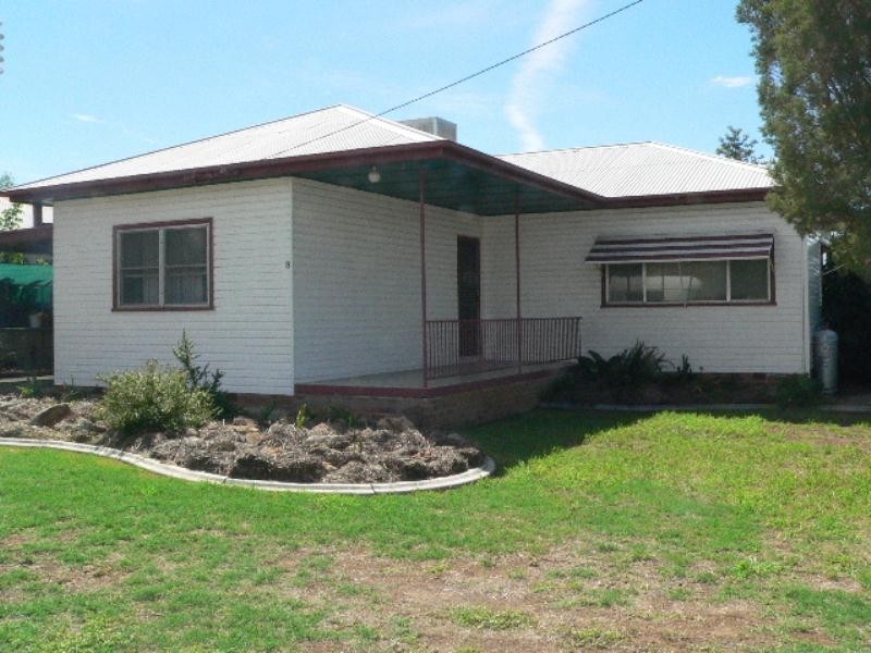 8 Warren Street, Tamworth NSW 2340