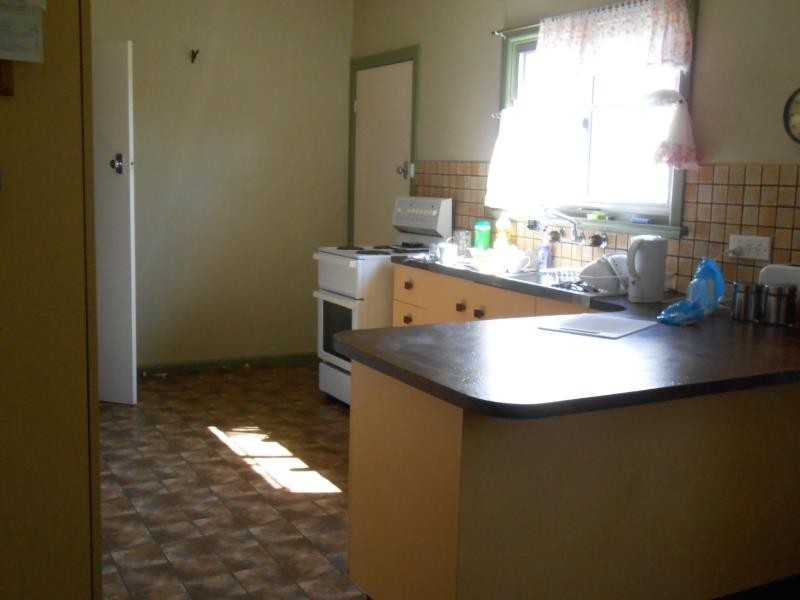 8 Warren Street, Tamworth NSW 2340