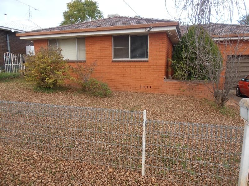 8 Ernest Street, Tamworth NSW 2340