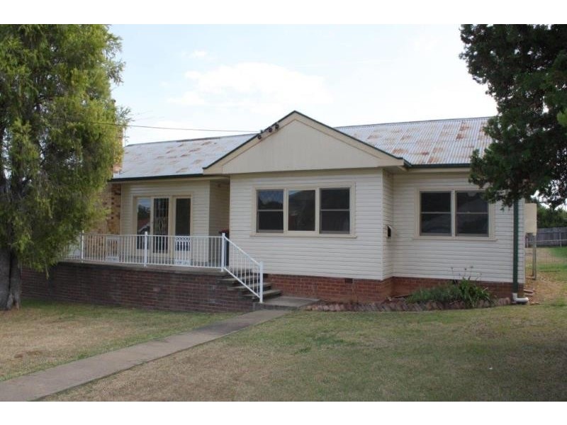 24 Dean Street, Tamworth NSW 2340