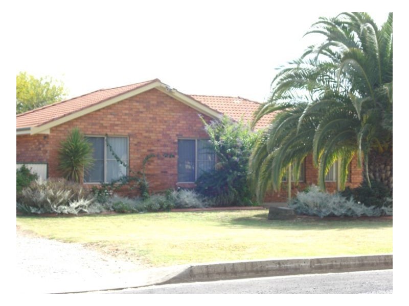 37 Carinya Avenue, Manilla NSW 2346