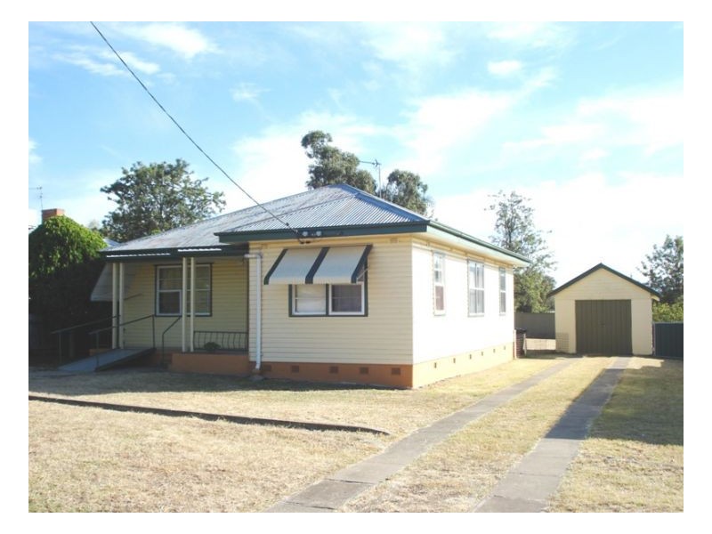 12 Robyn Street, Tamworth NSW 2340