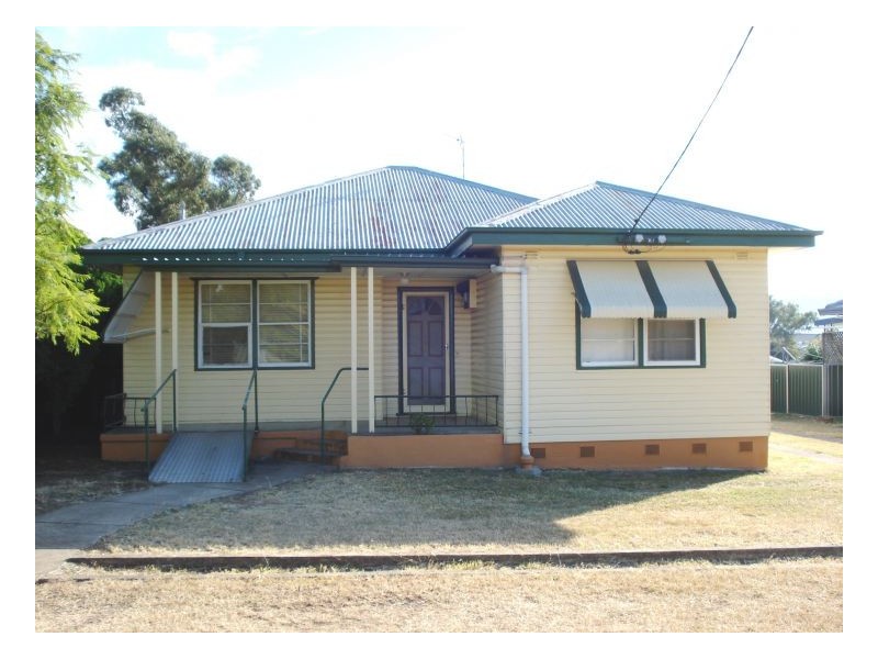 12 Robyn Street, Tamworth NSW 2340