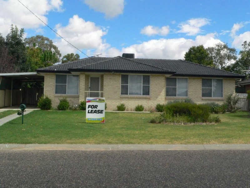 3 CAROLE DRIVE, Kootingal NSW 2352