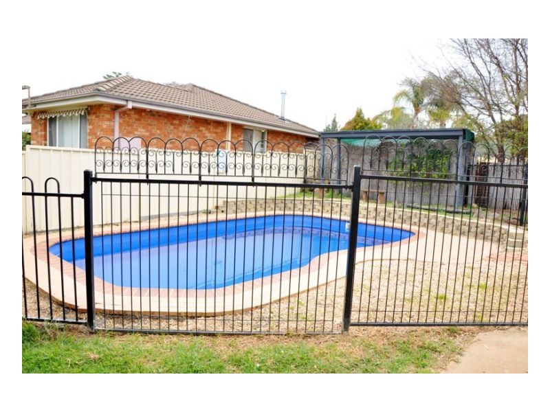 17 Hamilton Crt, Tamworth NSW 2340