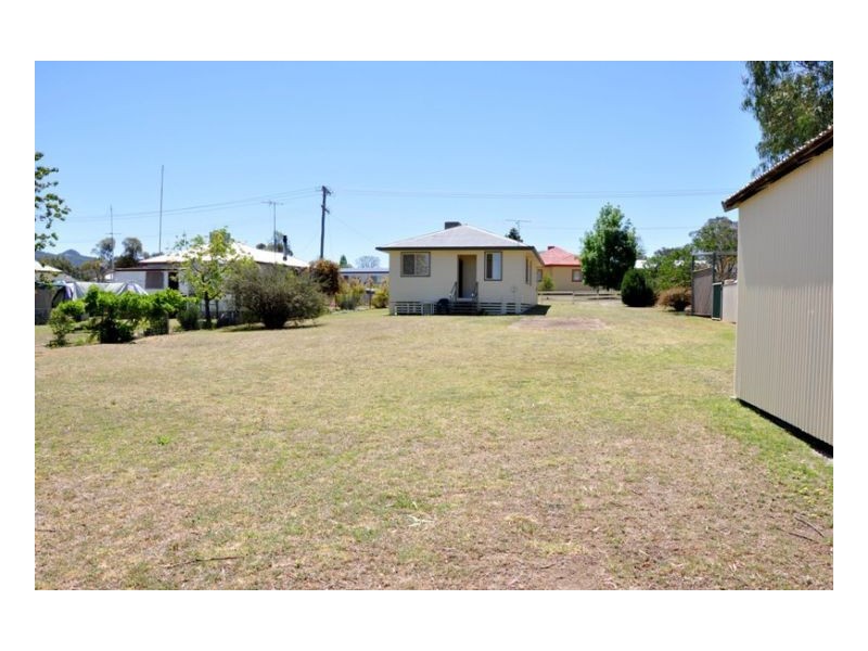 4 Laurel Street, Kootingal NSW 2352