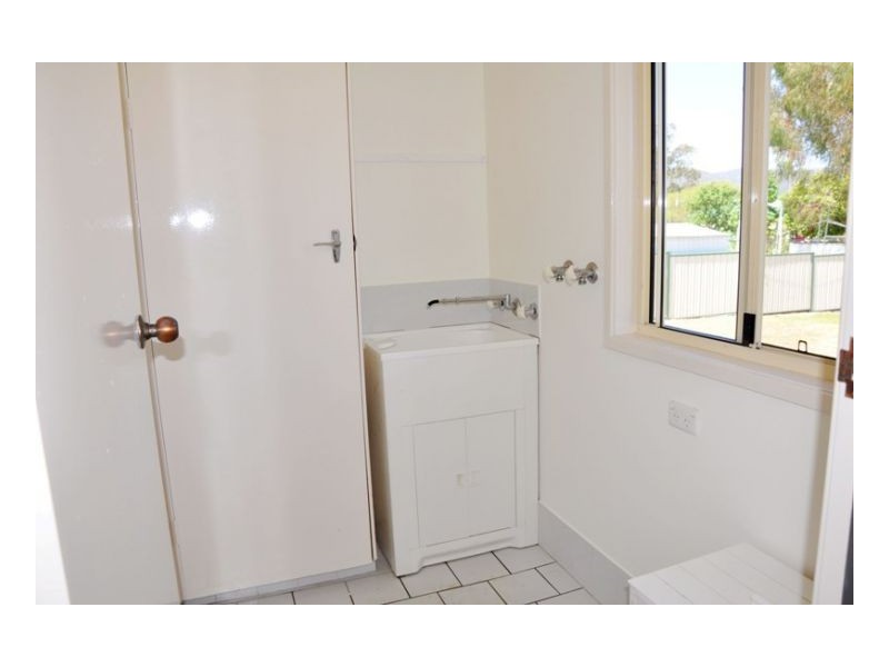 4 Laurel Street, Kootingal NSW 2352