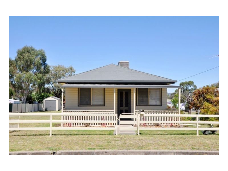 4 Laurel Street, Kootingal NSW 2352