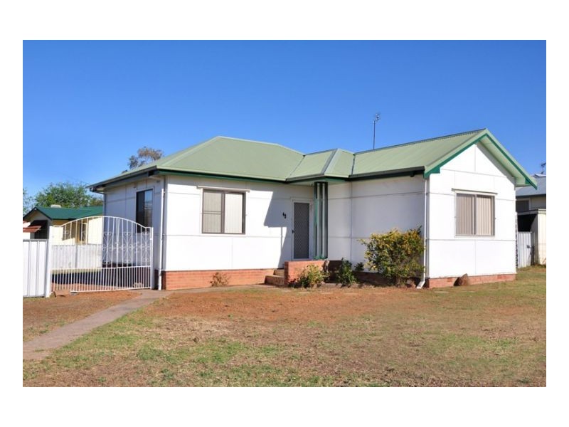 49 Robert Street, Tamworth NSW 2340