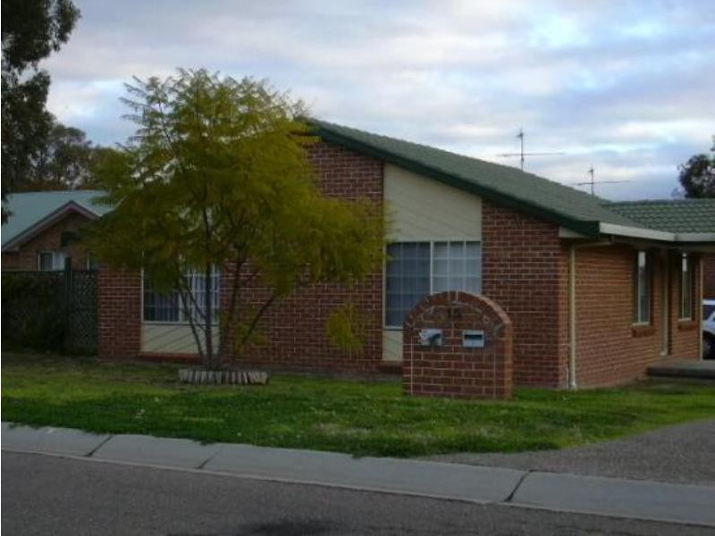 1/15 Charles Coxon Close, Tamworth NSW 2340