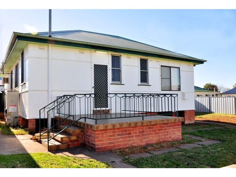 49 Robert Street, Tamworth NSW 2340