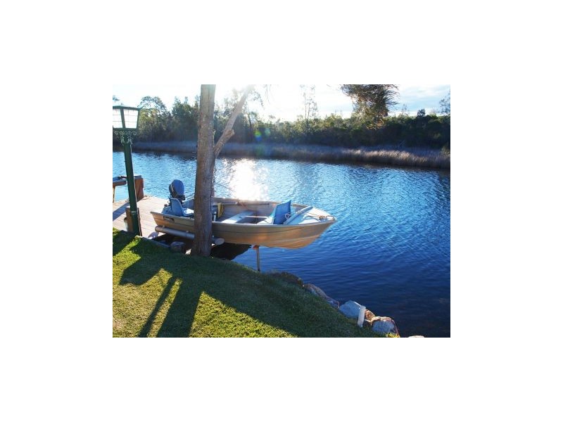 41 Jacobs Drive, Sussex Inlet NSW 2540
