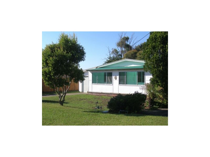 4 Keith Avenue, Greenwell Point NSW 2540