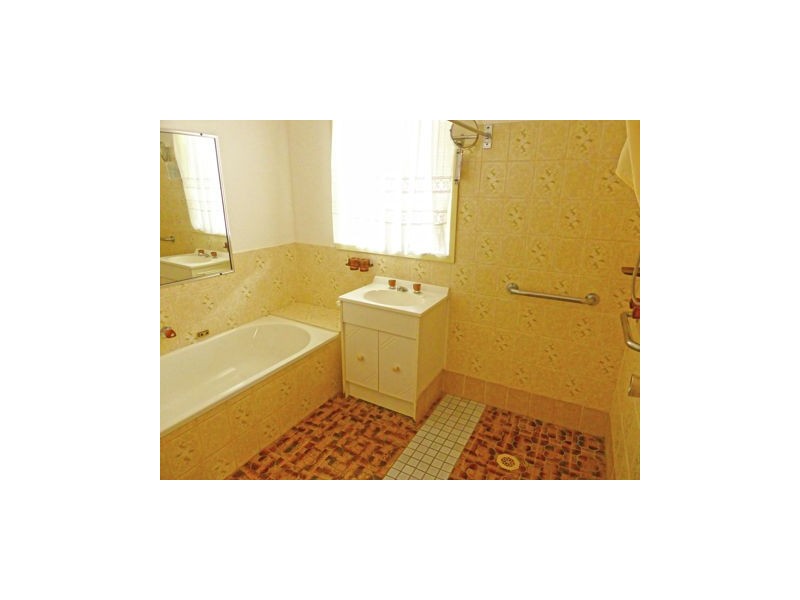 18 Otranto Avenue, Orient Point NSW 2540