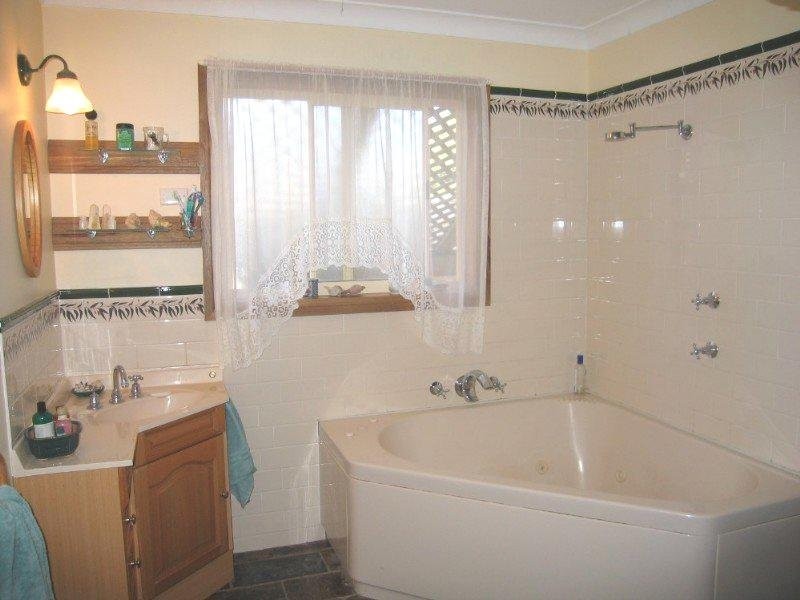 42 Comarong Street, Greenwell Point NSW 2540