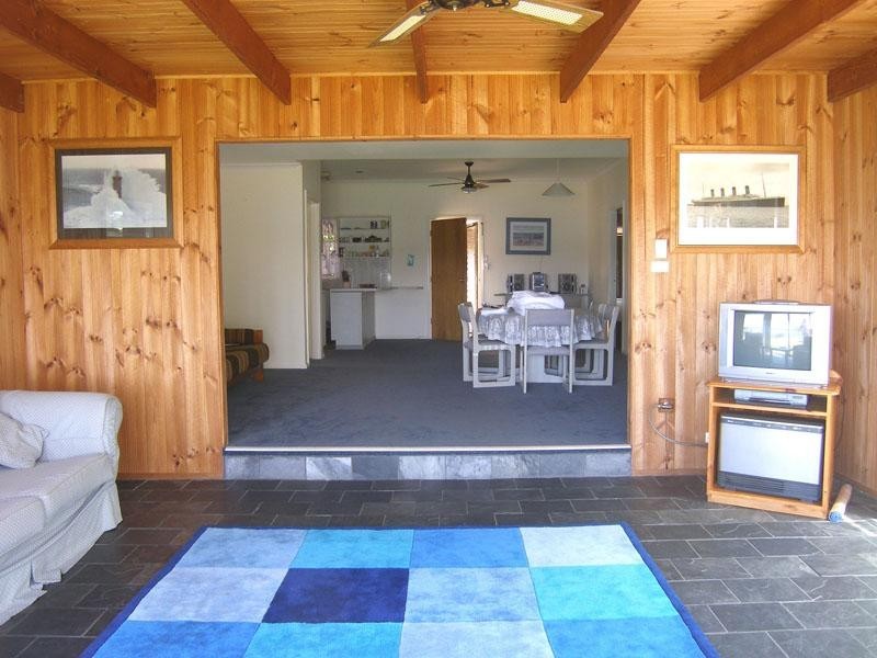 8 Haiser Road, Greenwell Point NSW 2540